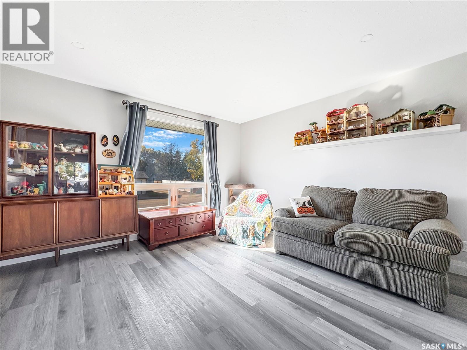 313 Birch CRESCENT - 4