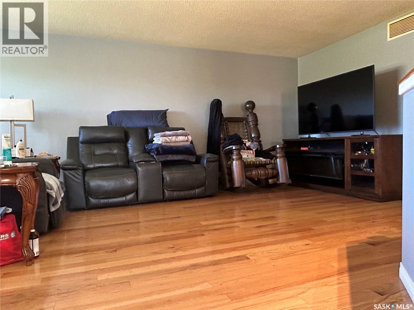 #202 12 Cundall DRIVE - Image 8
