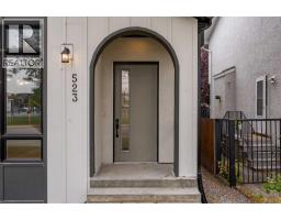 523 55 Avenue SW - photo 3
