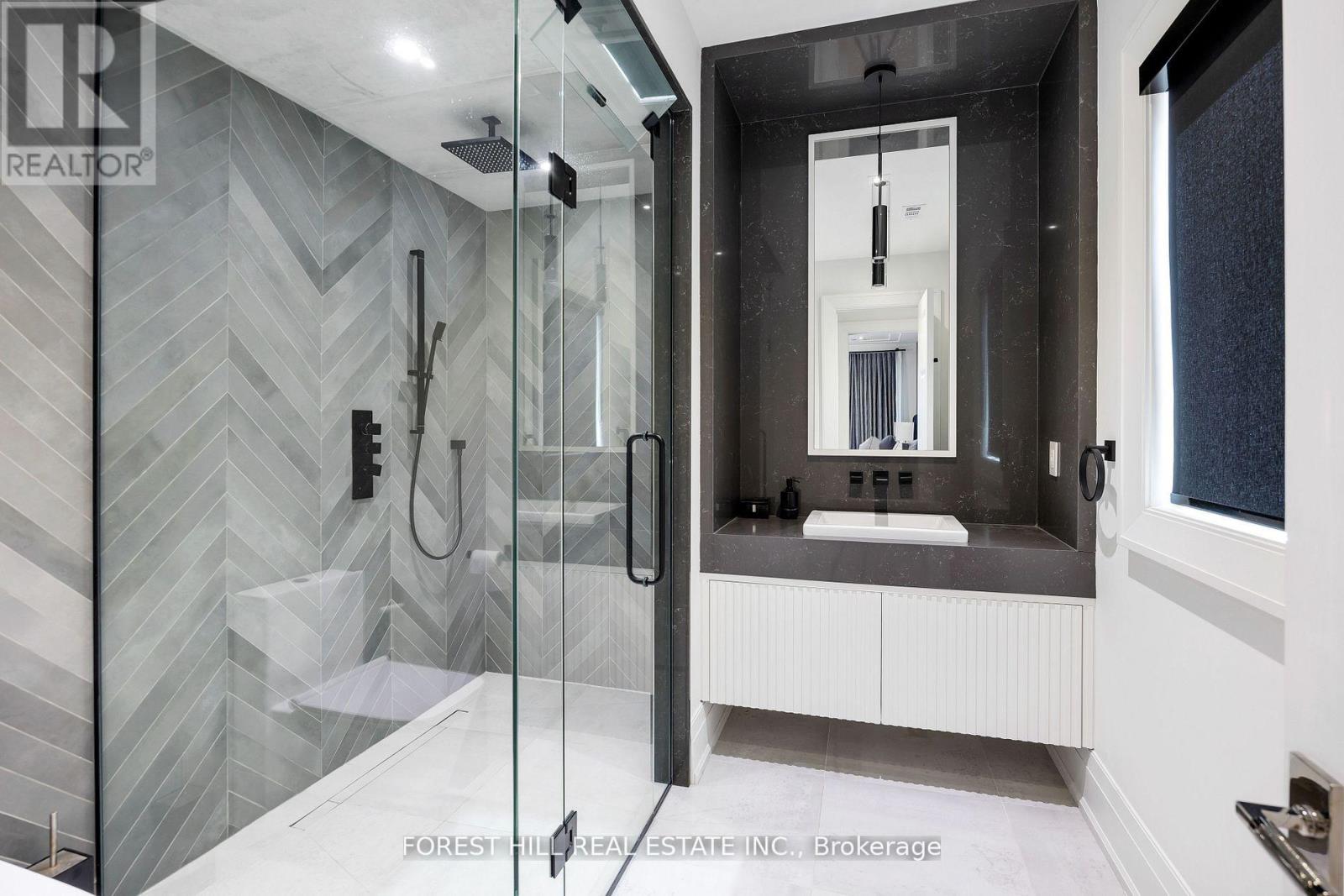 239 Cortleigh Boulevard, Toronto, ON photo 34