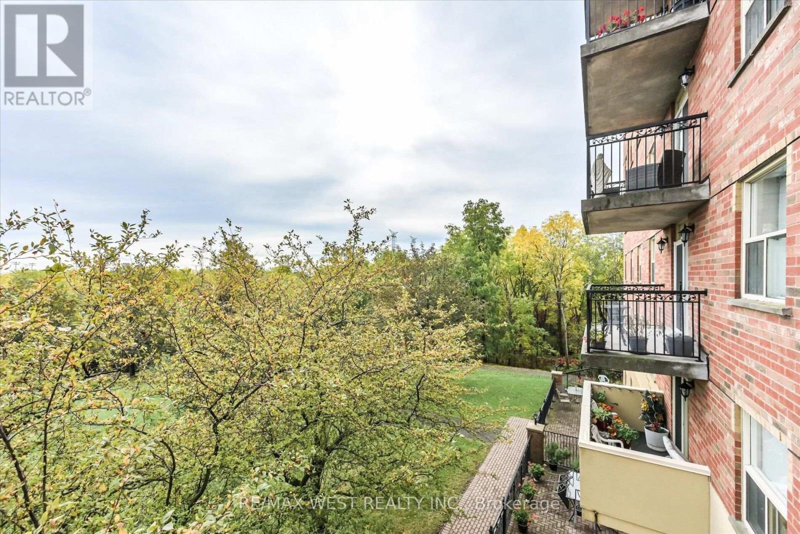 Photo 33 of 319 - 7373 Martin Grove Road, Vaughan (Vaughan Grove)