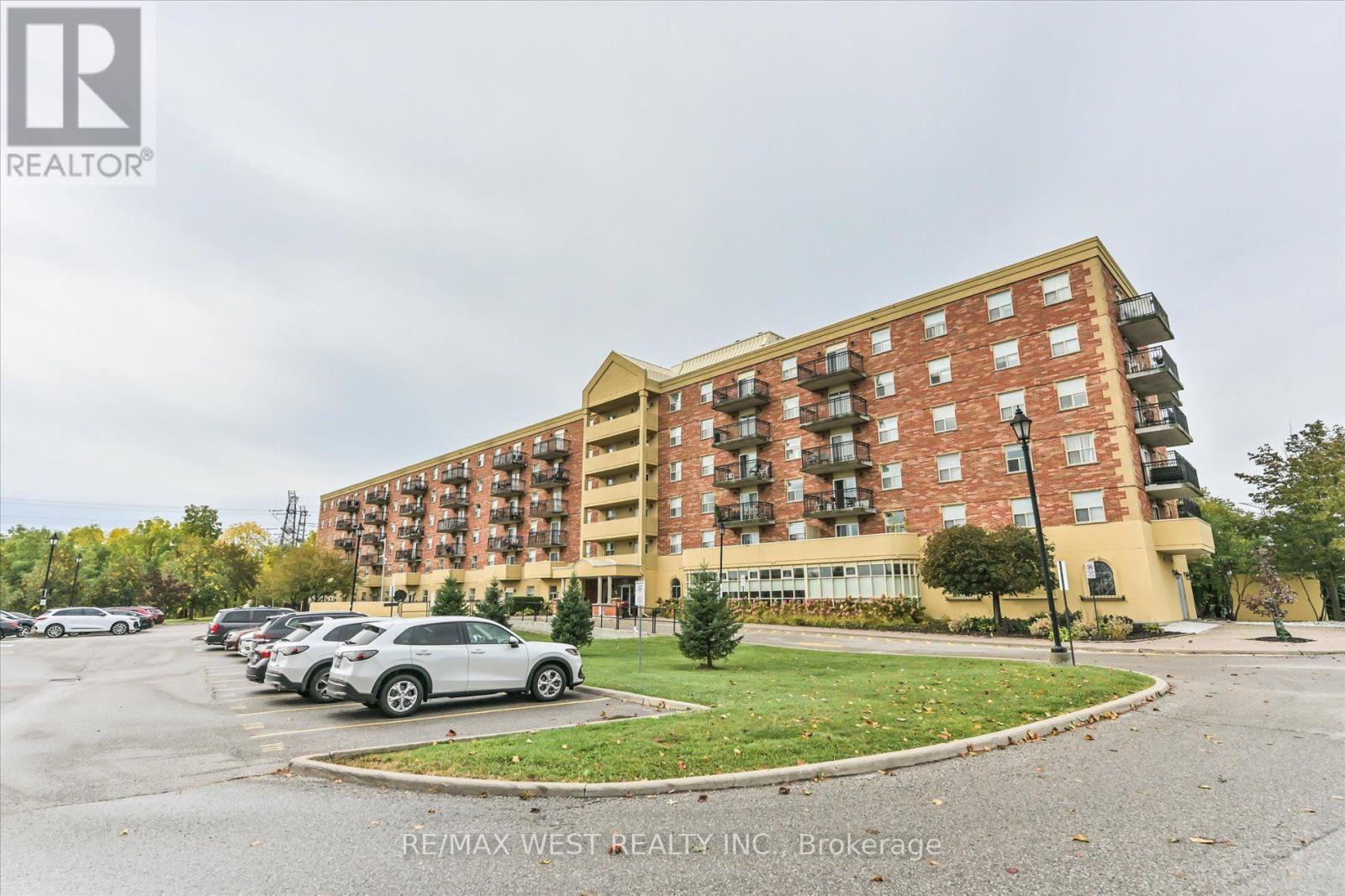 Photo 41 of 319 - 7373 Martin Grove Road, Vaughan (Vaughan Grove)