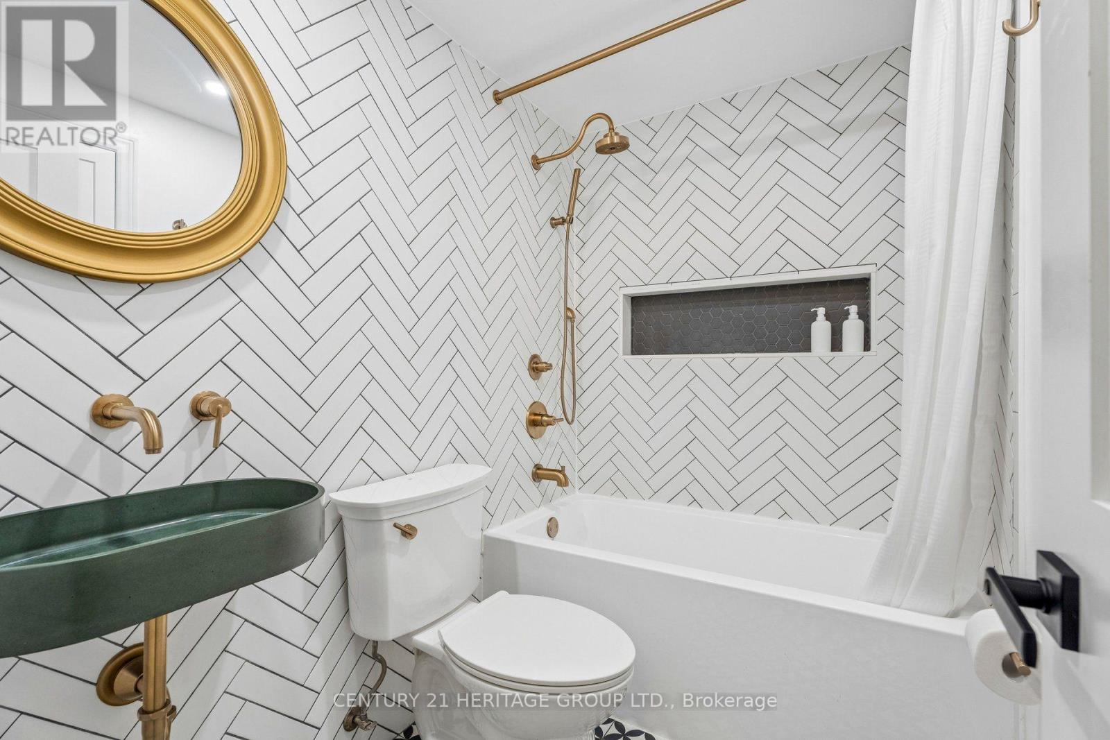 Photo 17 of 68 Brandy Lane Way, Newmarket (Central Newmarket)