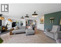 Living room - 850 Inskip Road, Kamloops, BC V2B8N7 Photo 8