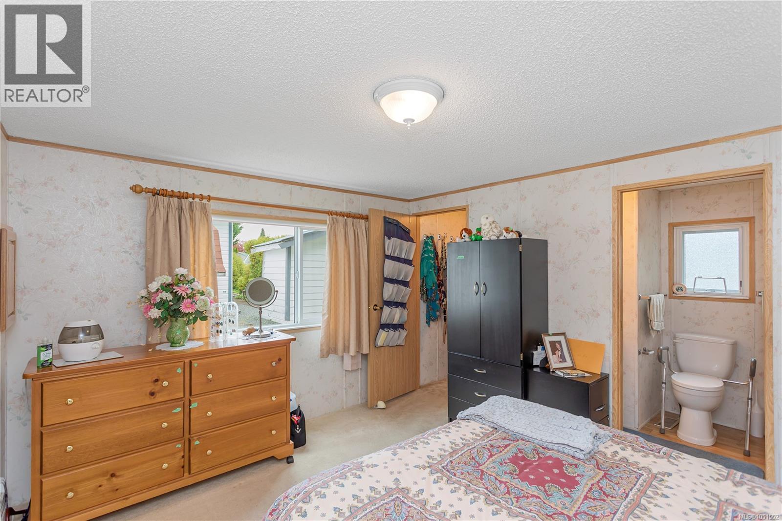 #39 1048 Murchie Way - 10