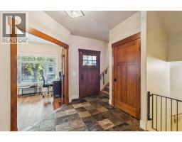 2050 47 Avenue SW - photo 2