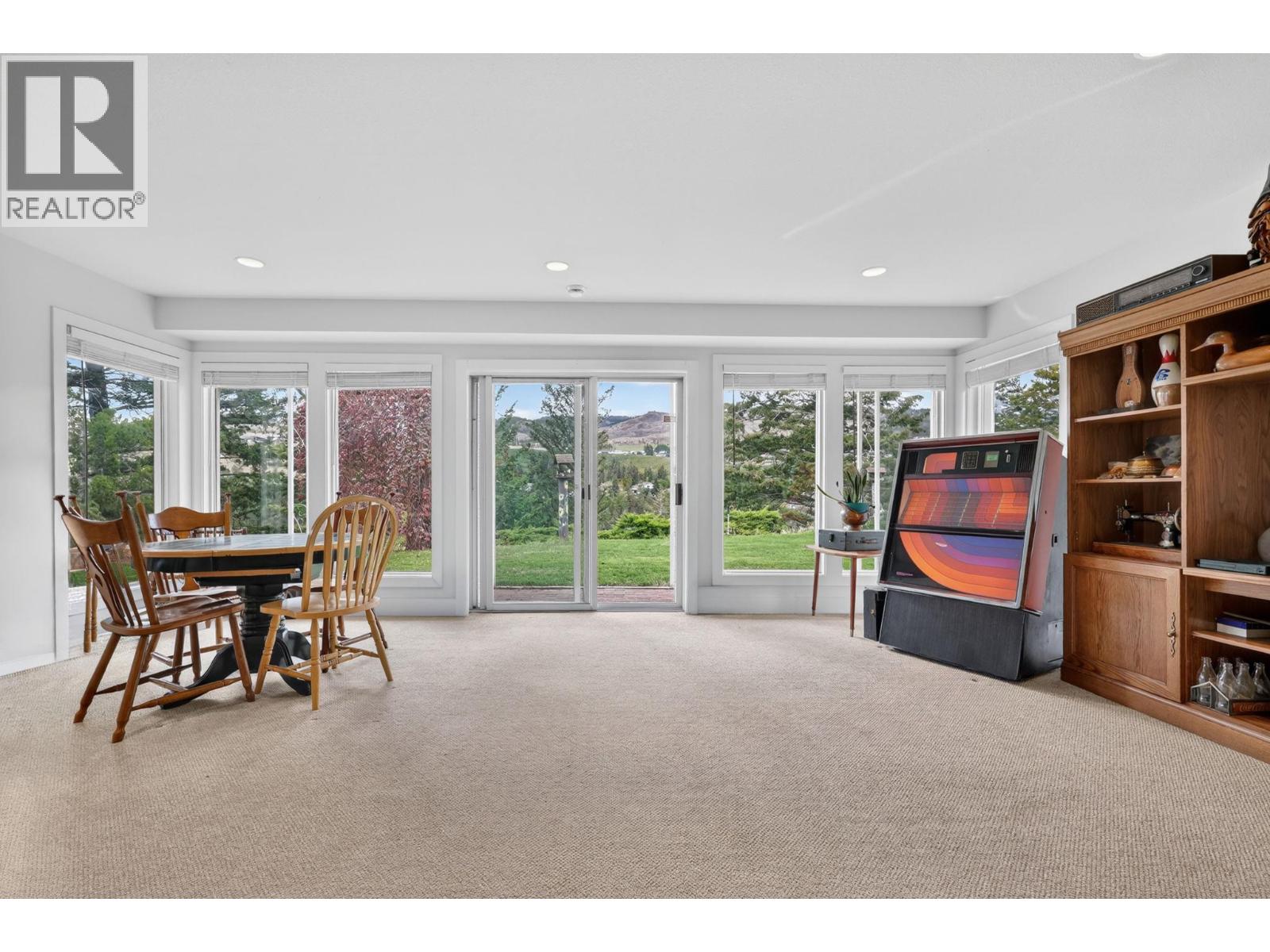 2571 Pineridge Place, West Kelowna