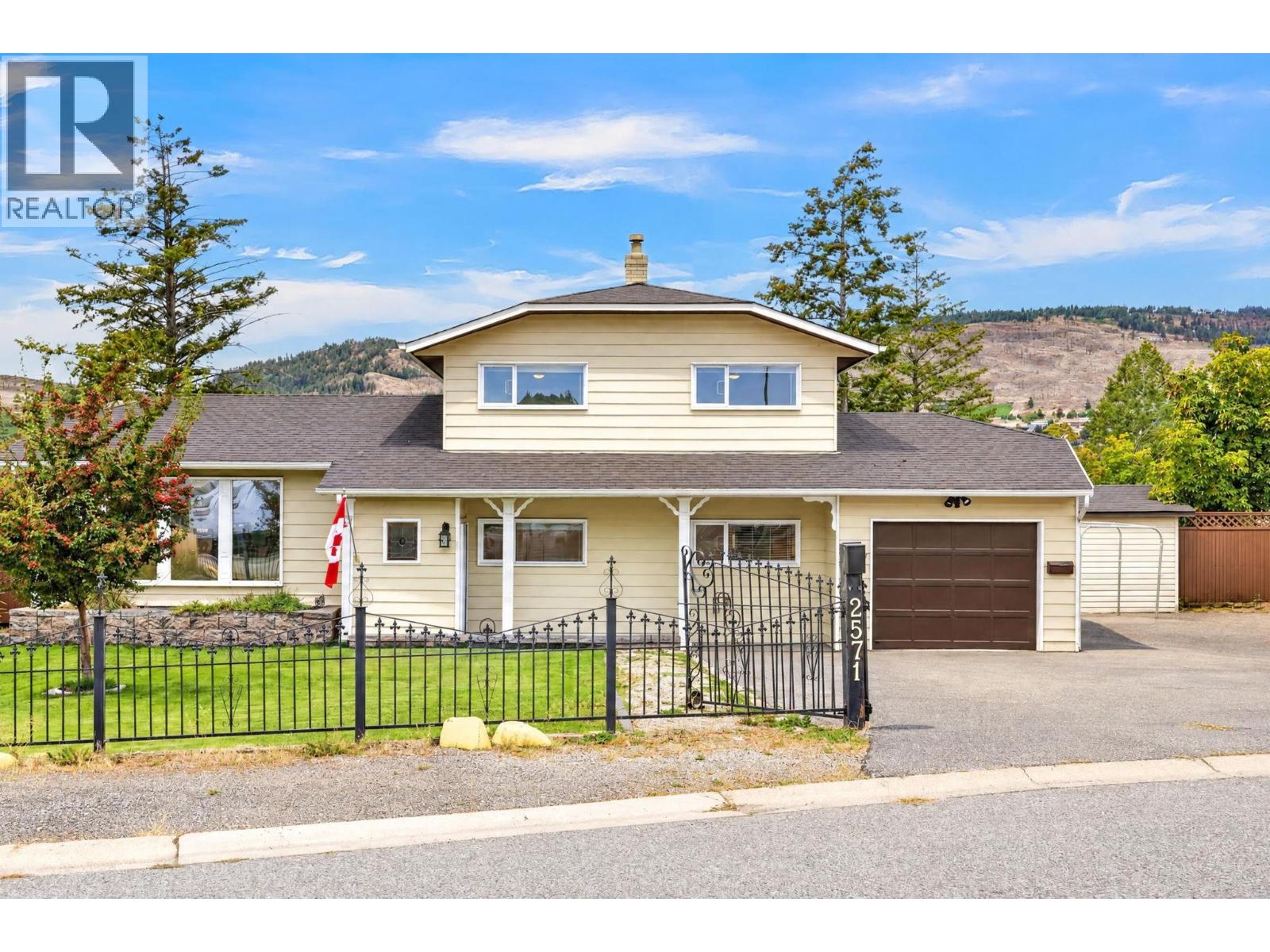 2571 Pineridge Place, West Kelowna