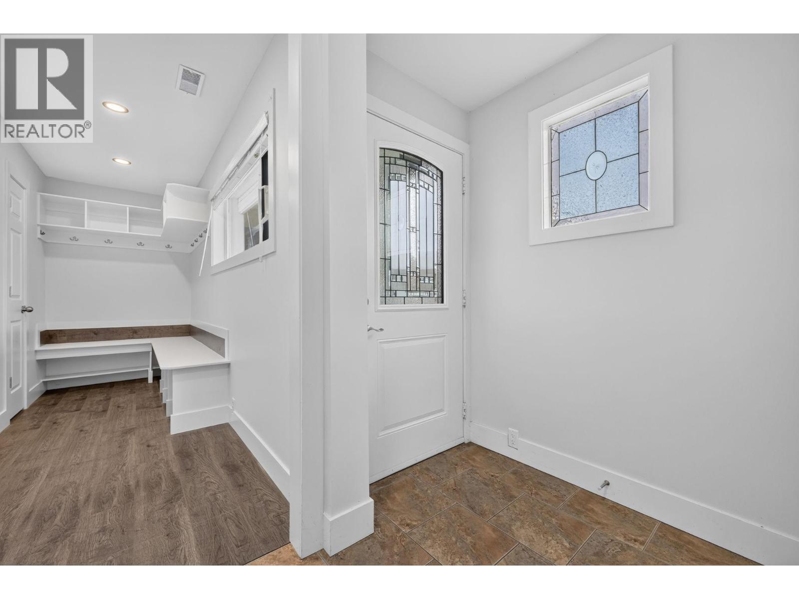 2571 Pineridge Place, West Kelowna