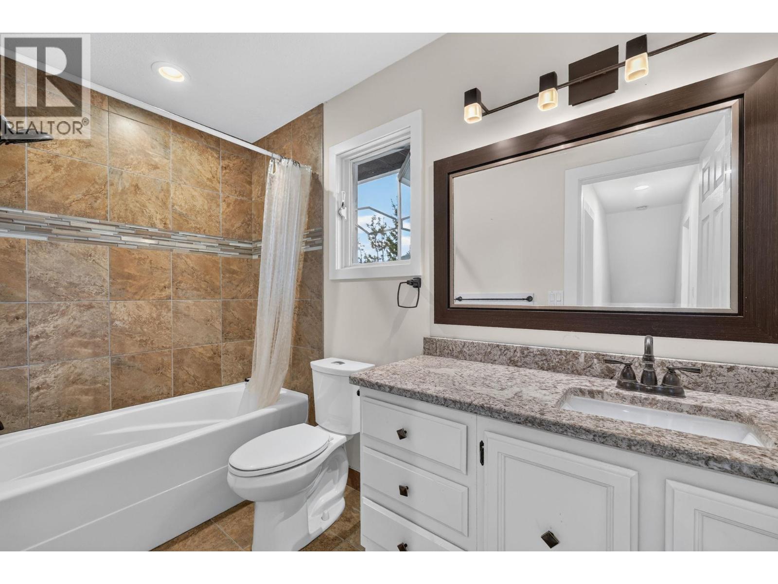 2571 Pineridge Place, West Kelowna