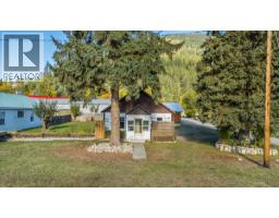 514 Davies Avenue, Salmo, BC V0G1Z0 Photo 13
