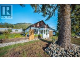 Foyer - 514 Davies Avenue, Salmo, BC V0G1Z0 Photo 8