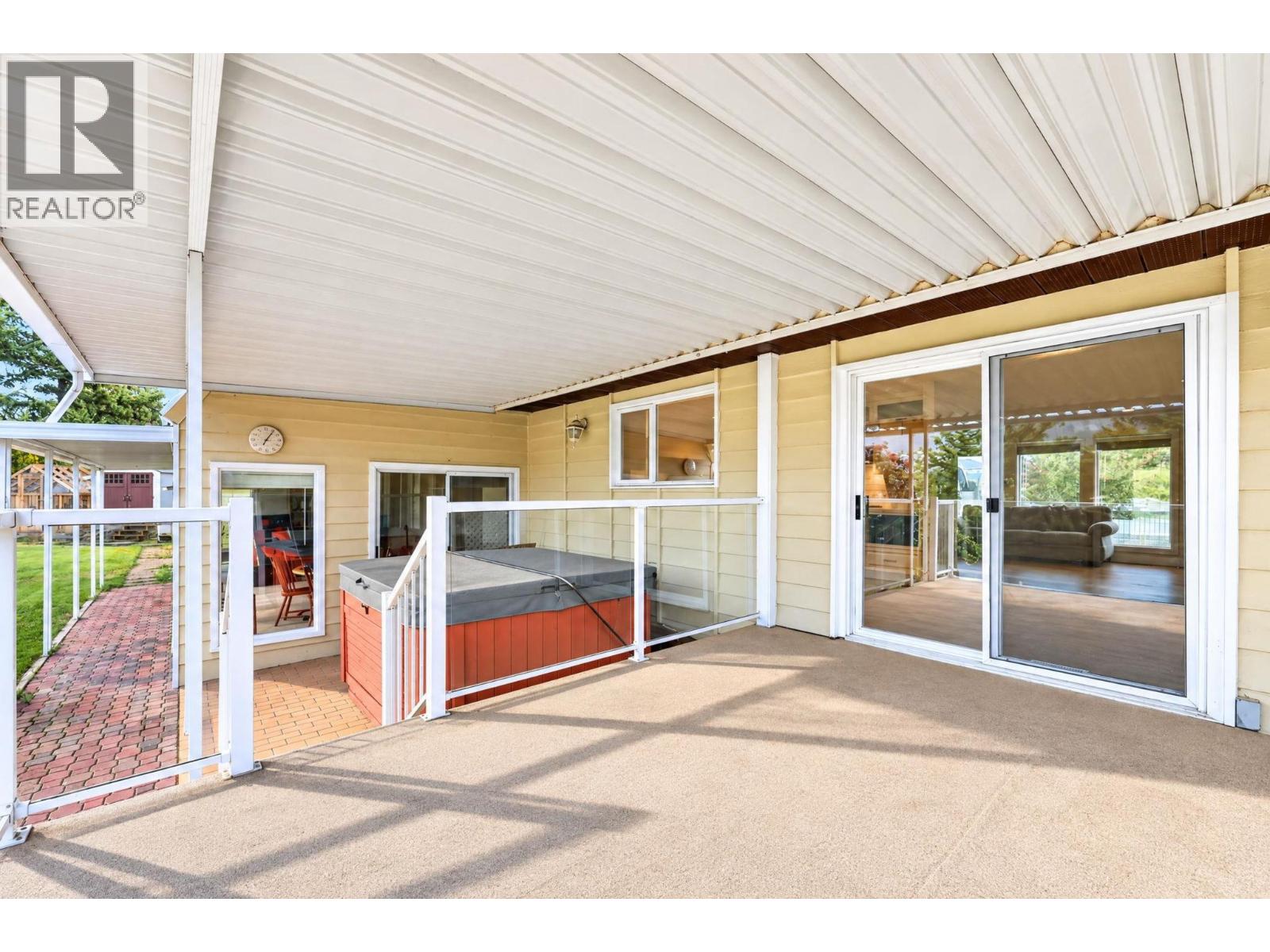 2571 Pineridge Place, West Kelowna