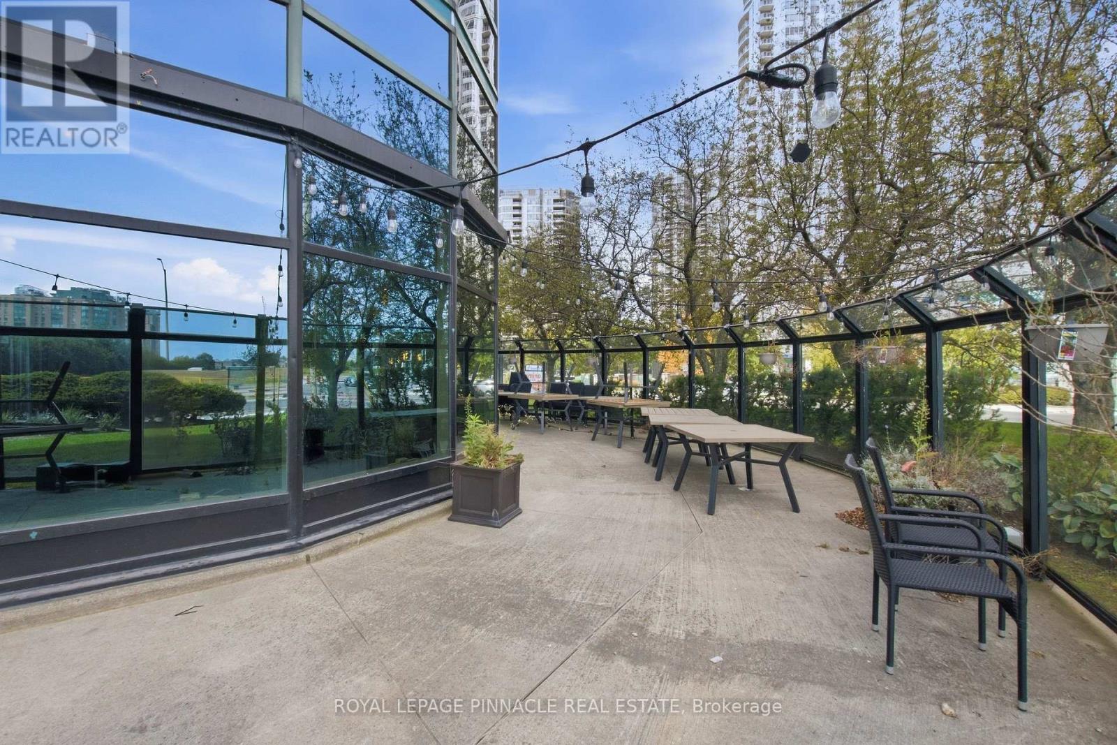 10 Kingsbridge Garden Circle — photo 23
