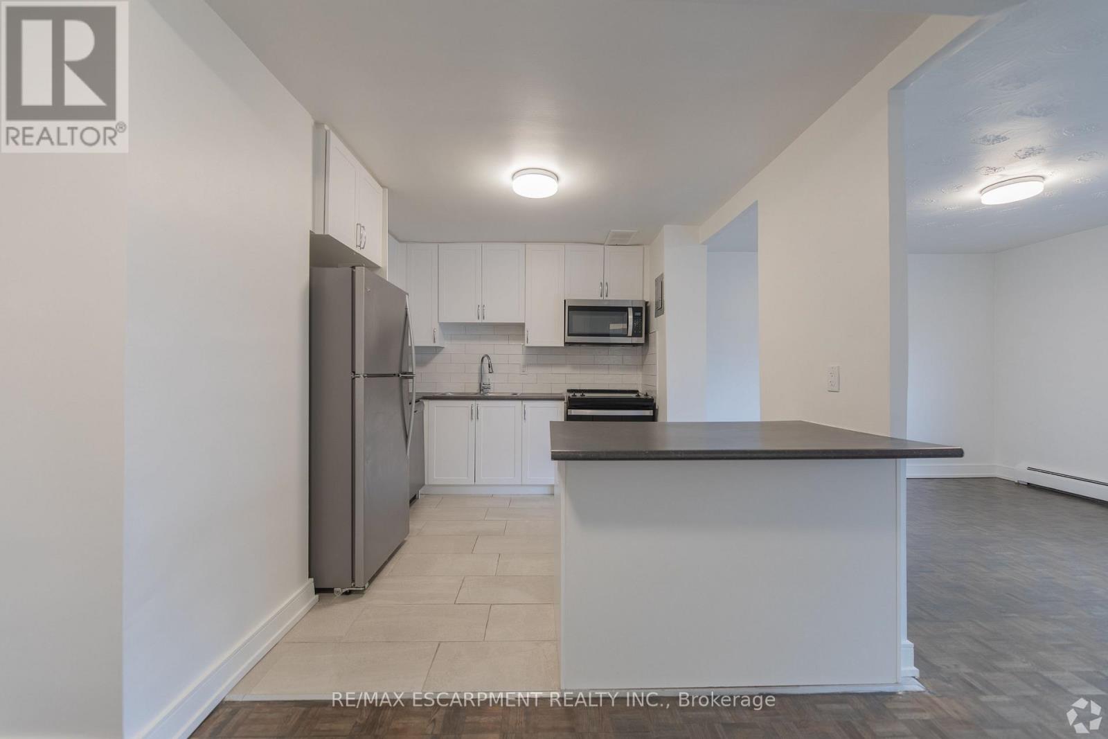 809 - 285 ERB STREET W — photo 2