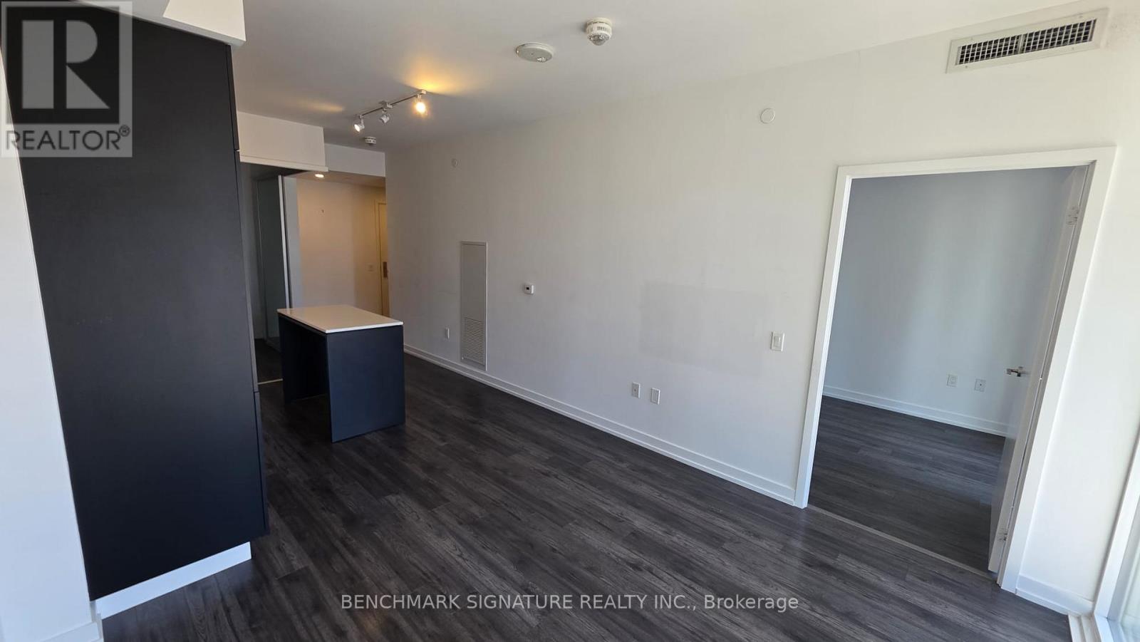 33 Helendale Avenue — photo 20