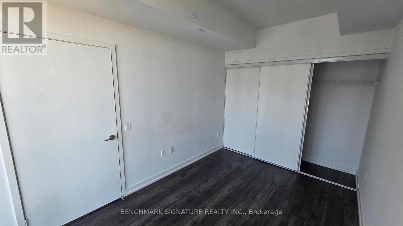 33 Helendale Avenue — photo 22