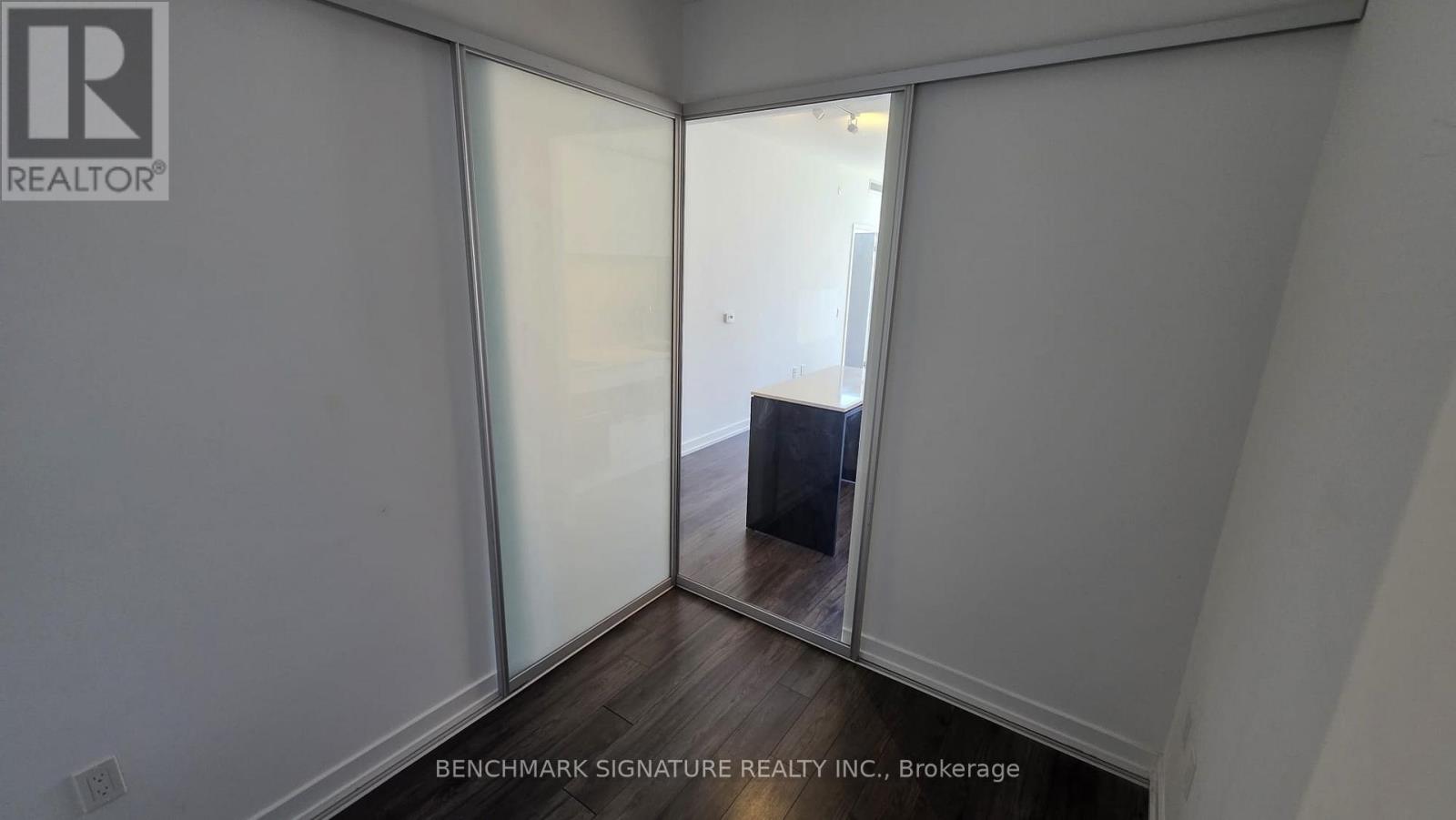 33 Helendale Avenue — photo 13