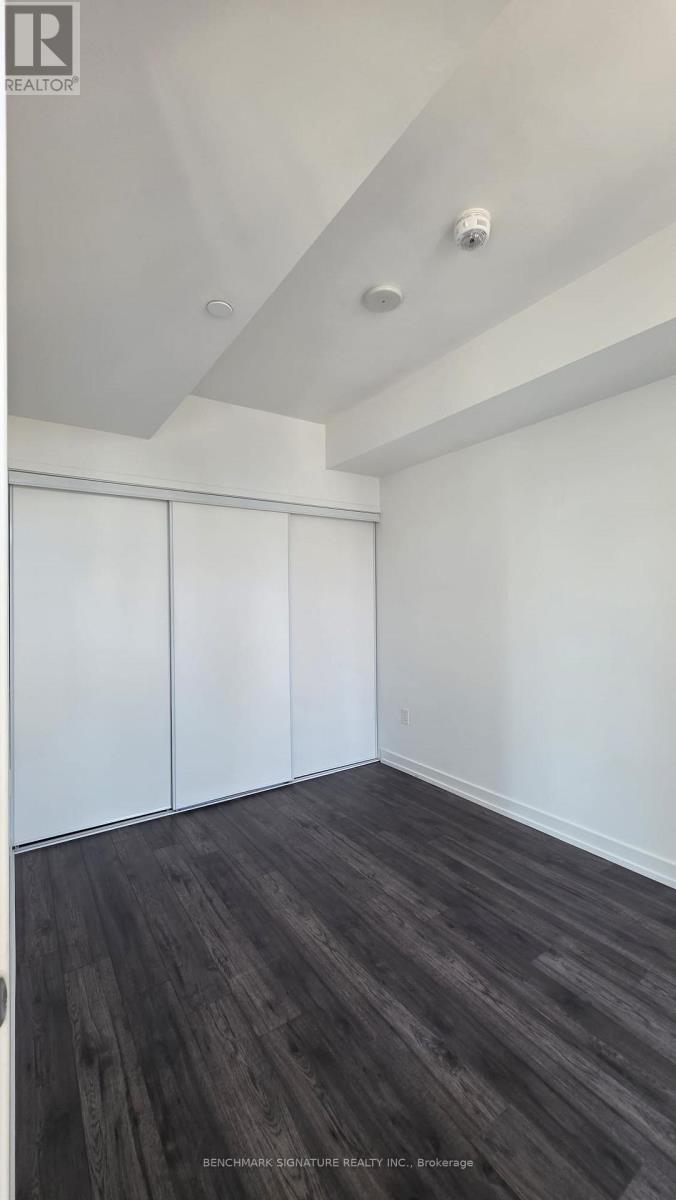 33 Helendale Avenue — photo 21