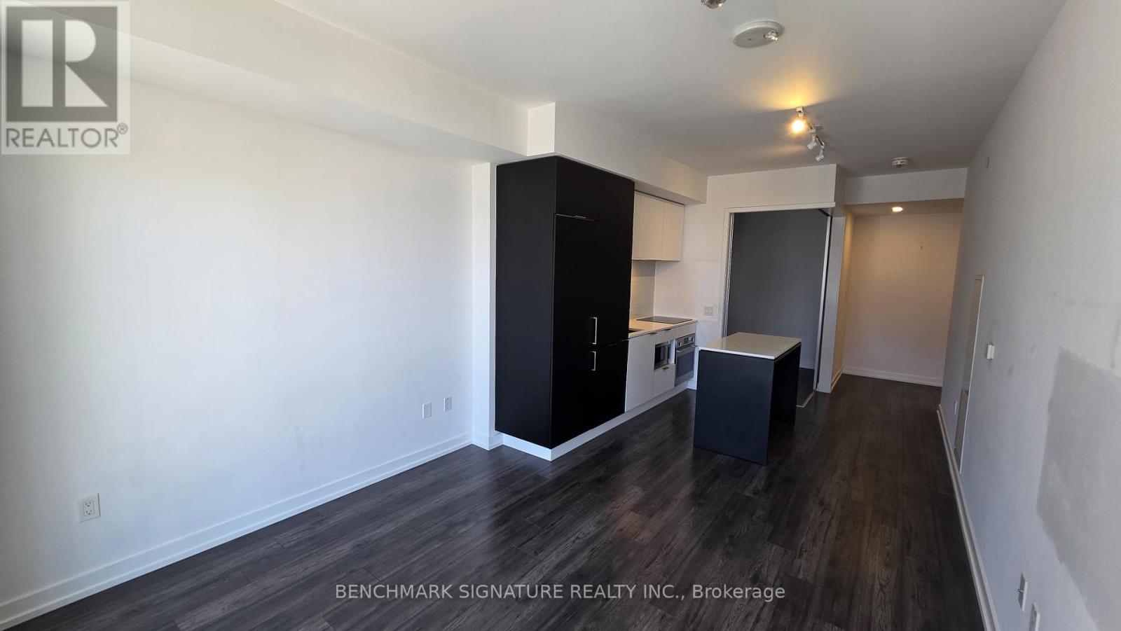33 Helendale Avenue — photo 19