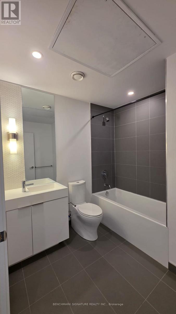 33 Helendale Avenue — photo 8