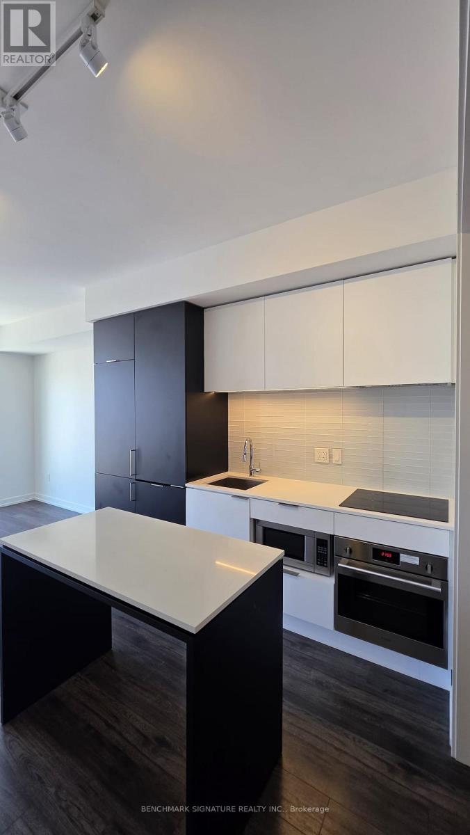 33 Helendale Avenue — photo 14