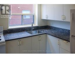 Bathroom - 2 - 28 Fraserwood Avenue, Toronto, ON M6B2N5 Photo 6