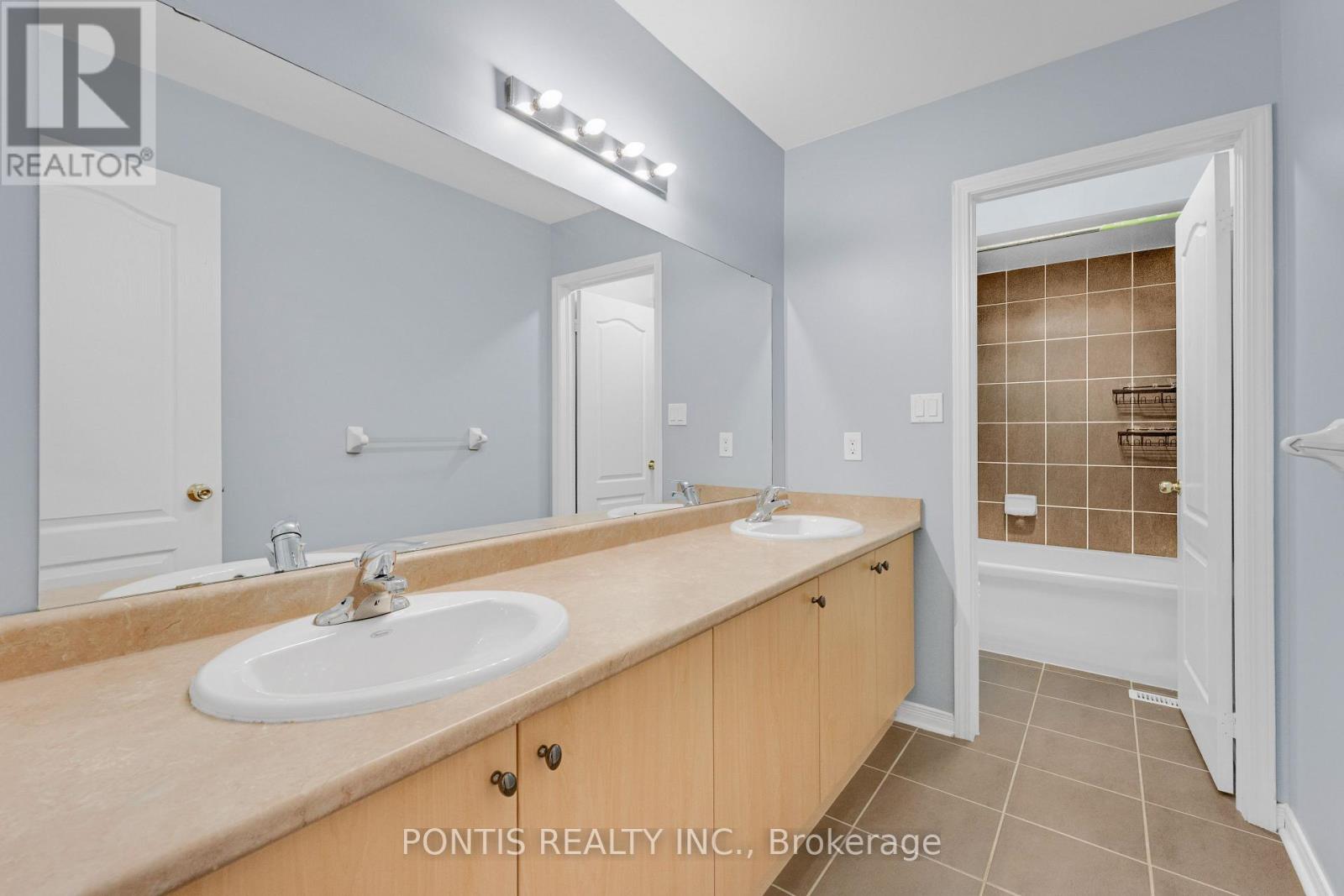 14 ARROWSTONE COURT - 37