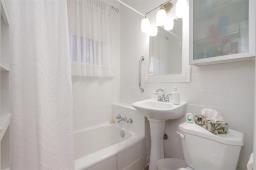 273 Glenwood Crescent, Winnipeg, MB R2L1K3 Photo 10