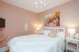 273 Glenwood Crescent, Winnipeg, MB R2L1K3 Photo 8