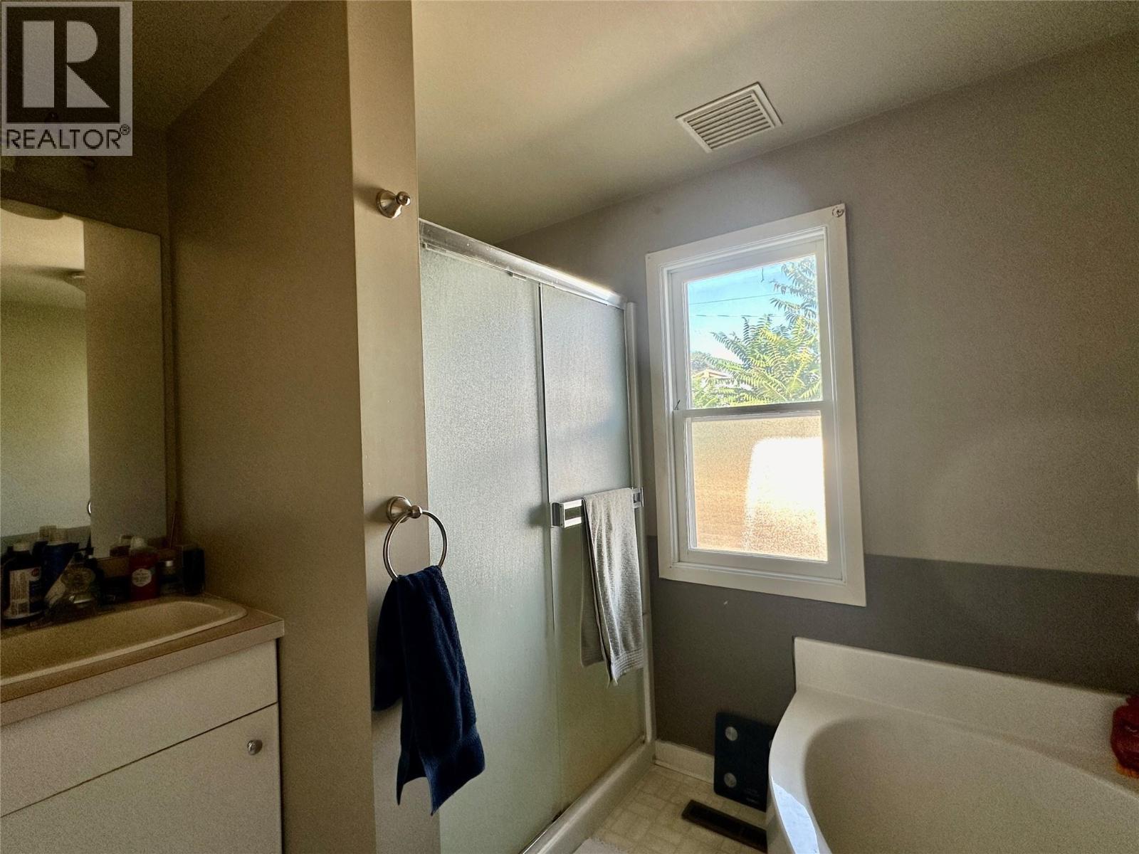 5952 Okanagan Street, Oliver