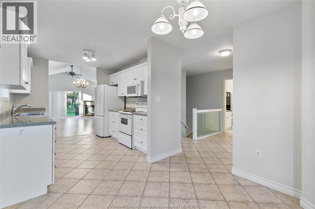 1487 IMPERIAL CRESCENT - 11