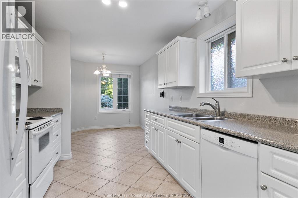 1487 IMPERIAL CRESCENT - 15