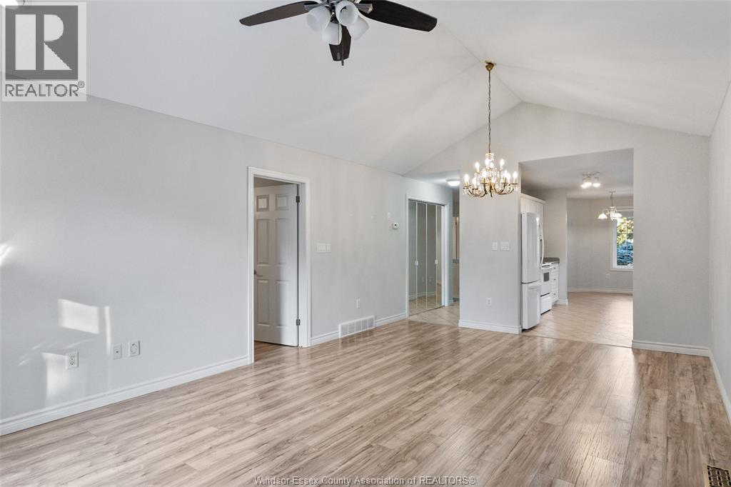 1487 IMPERIAL CRESCENT - 18