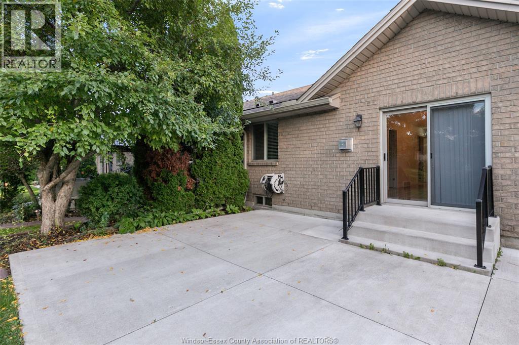 1487 IMPERIAL CRESCENT - 29