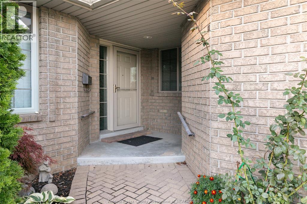 1487 IMPERIAL CRESCENT - 3