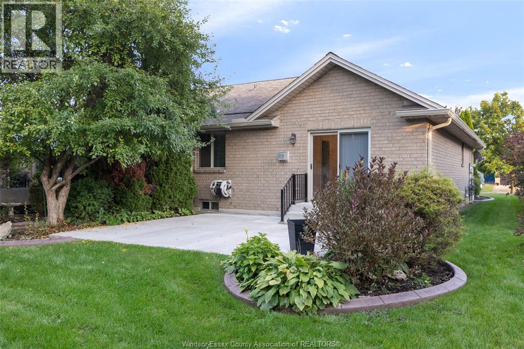 1487 IMPERIAL CRESCENT - 32