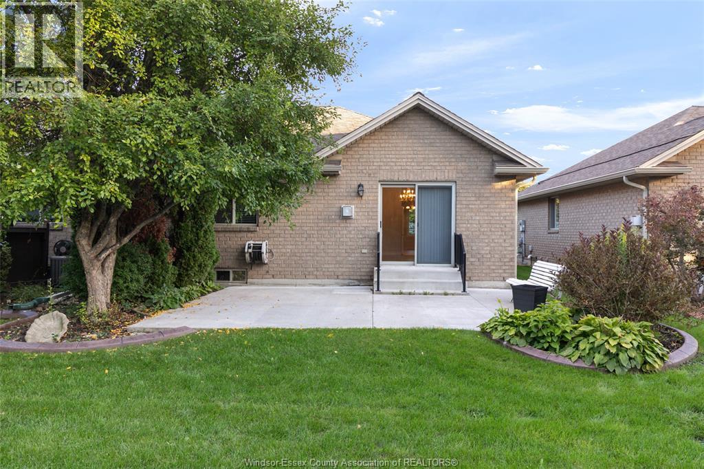 1487 IMPERIAL CRESCENT - 34