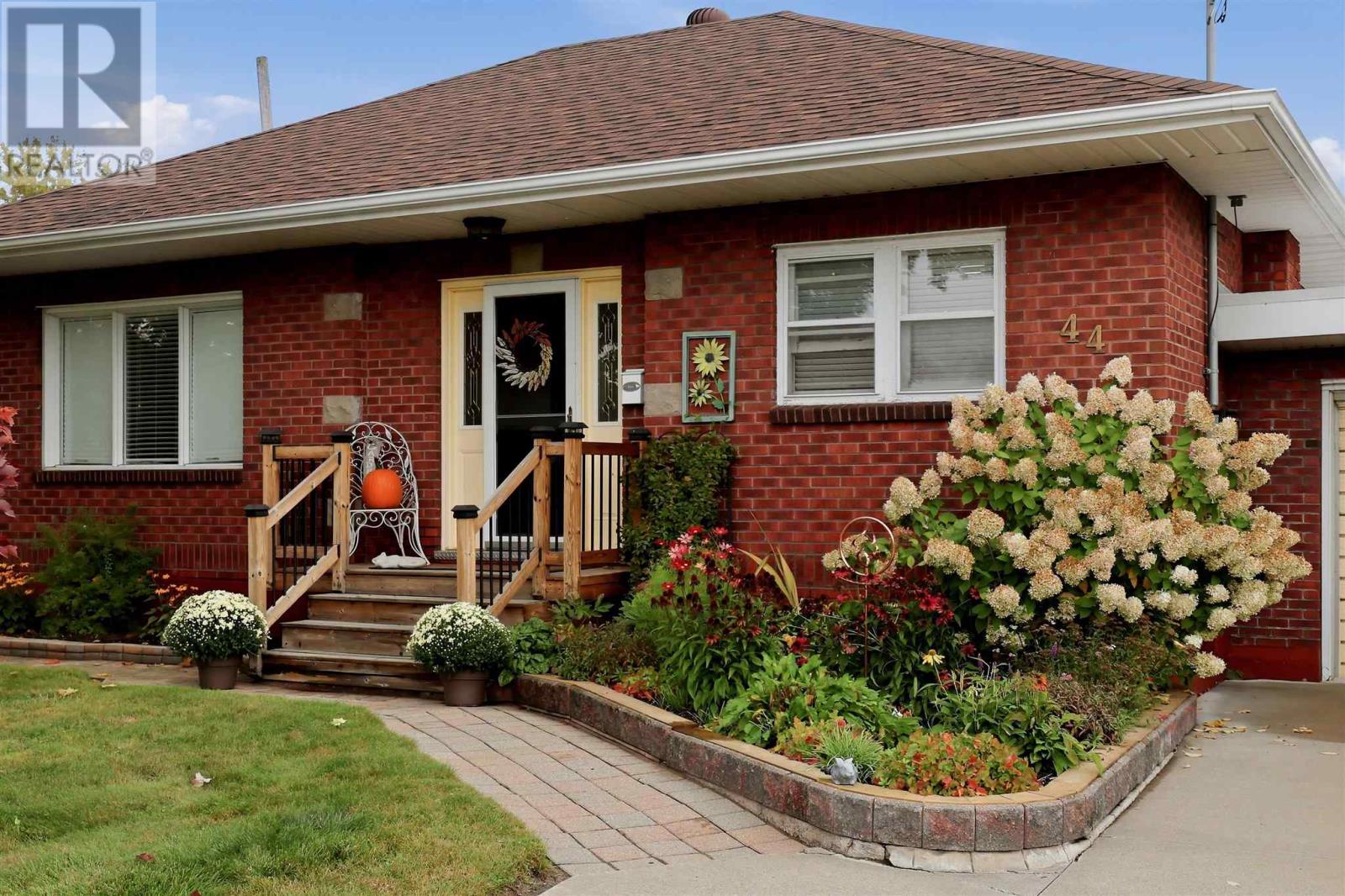 44 McCrea ST - 2