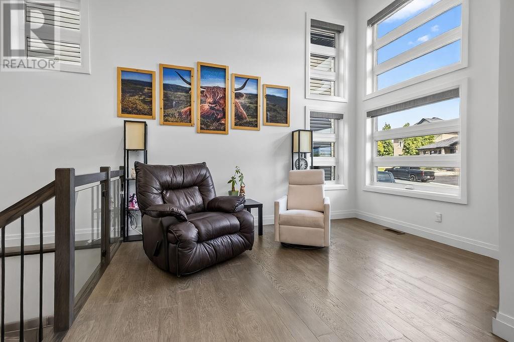 53 Hazelton - Image 12