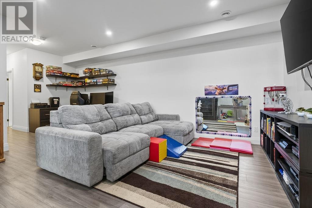53 Hazelton - Image 14