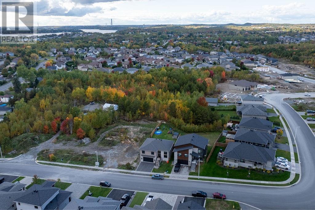 53 Hazelton - Image 21
