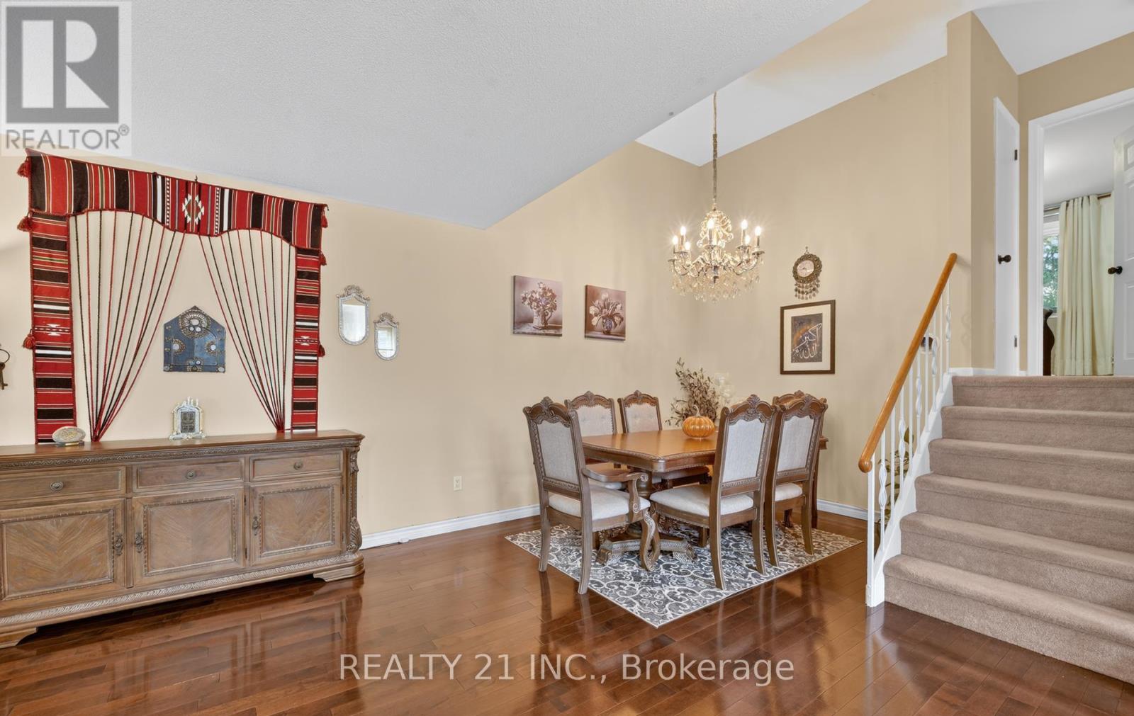 Photo 7 of 16 Baltray Crescent, Toronto (Parkwoods-Donalda)