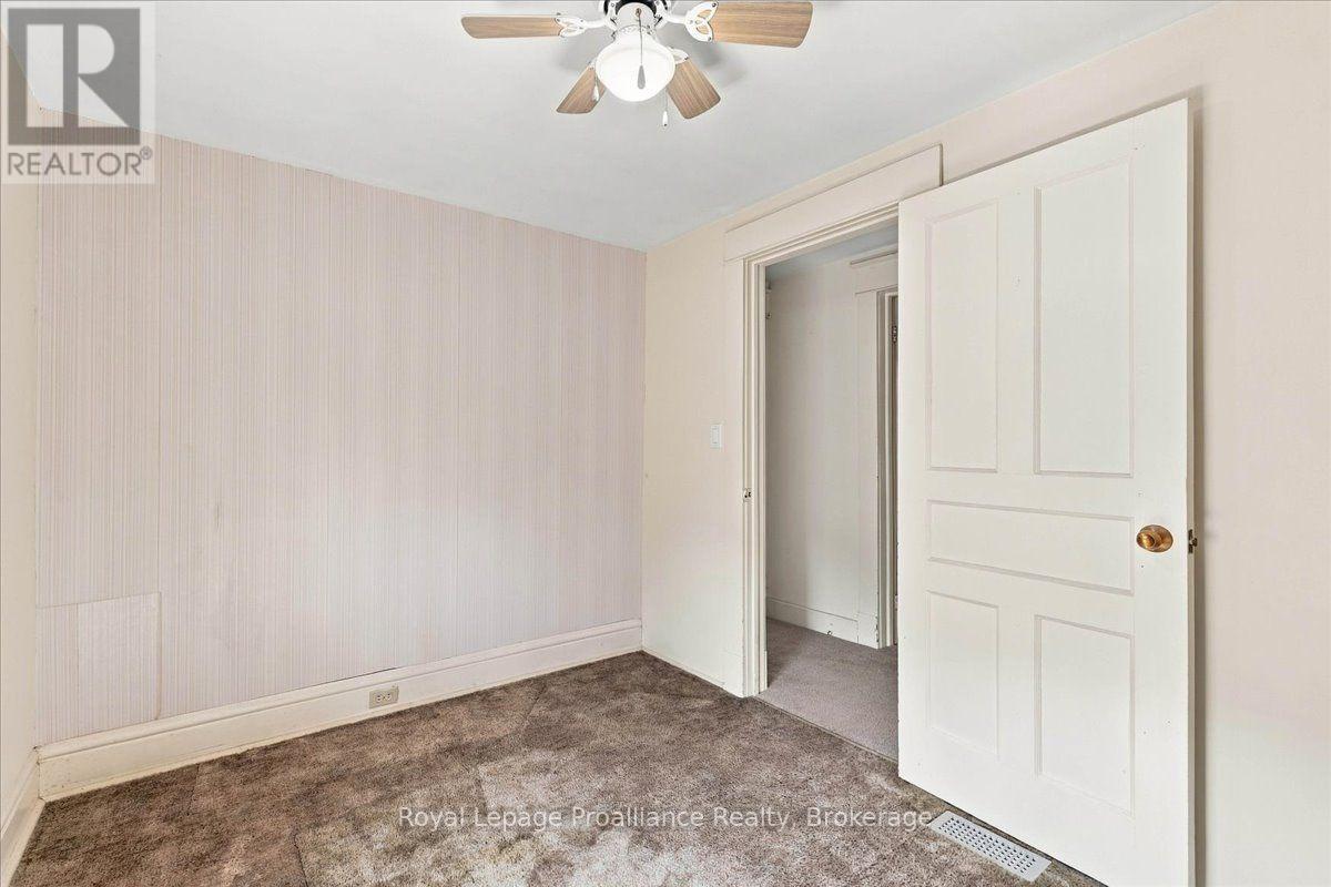 90 Chatham Street, Belleville, ON photo 29