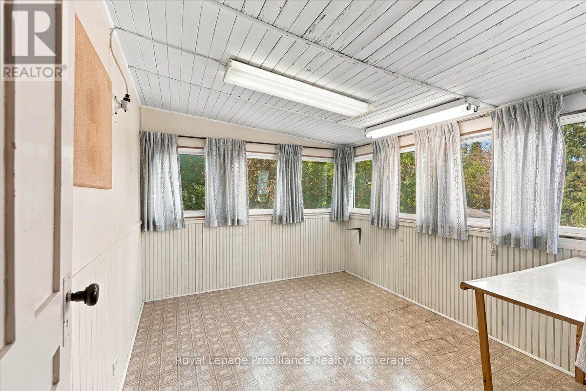 90 Chatham Street, Belleville, ON photo 32