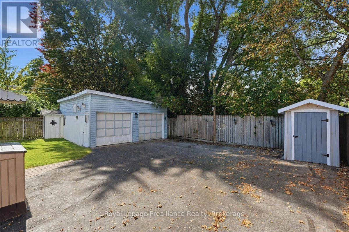 90 Chatham Street, Belleville, ON photo 40
