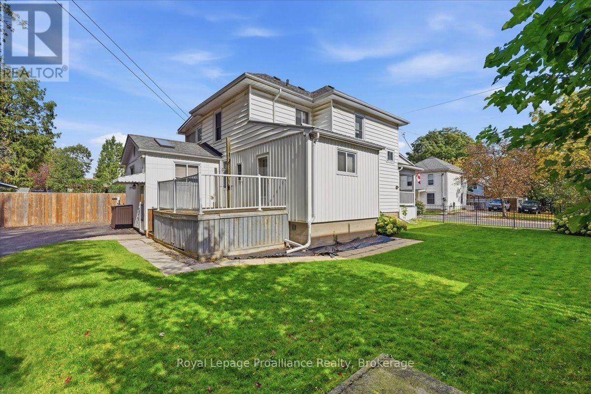 90 Chatham Street, Belleville, ON photo 45