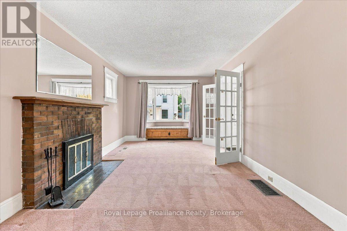 90 Chatham Street, Belleville, ON photo 8