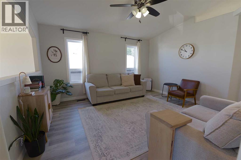 604 6 Street N - 7