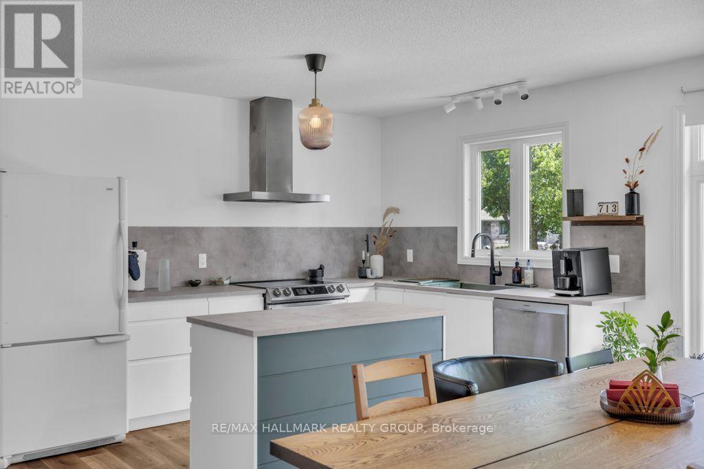 713 Brebeuf Street — photo 19